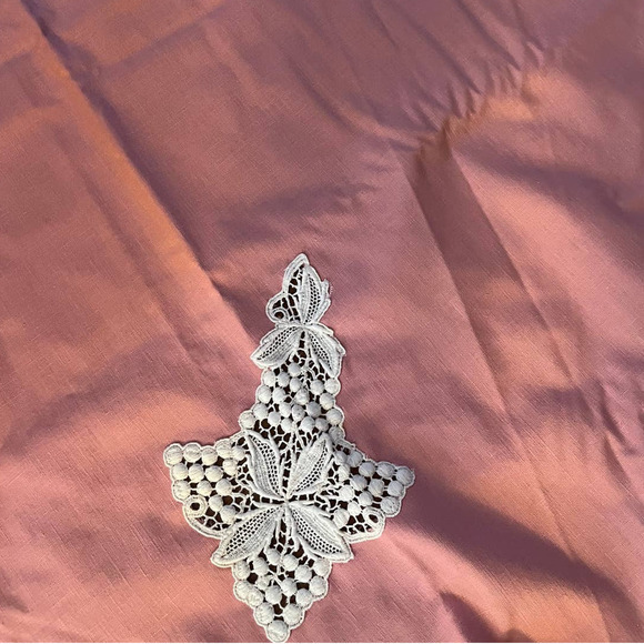 Vintage Pink Madeira Cut Out Rounded Rectangle Tablecloth - Picture 3 of 3